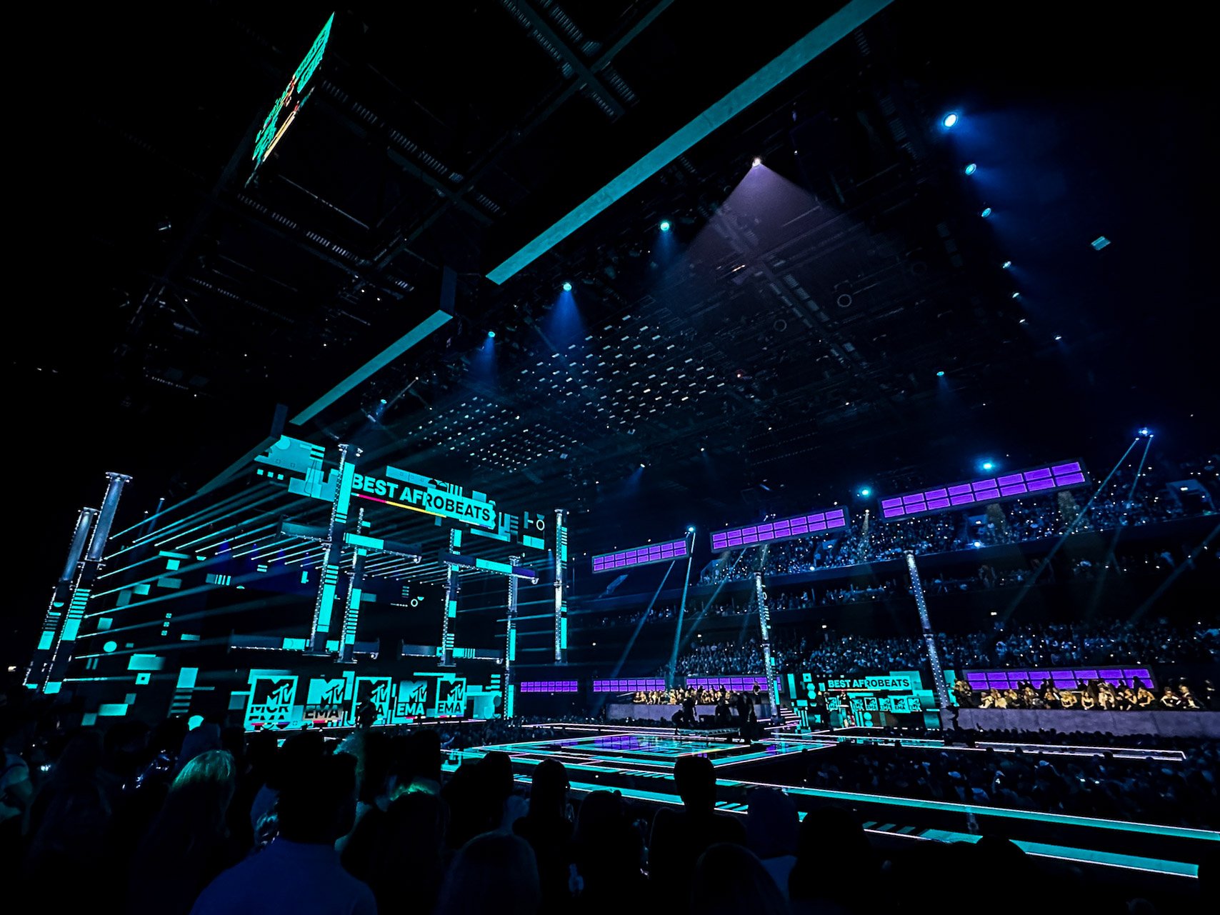 MTV-EMA-Manchester-LED-stage-05